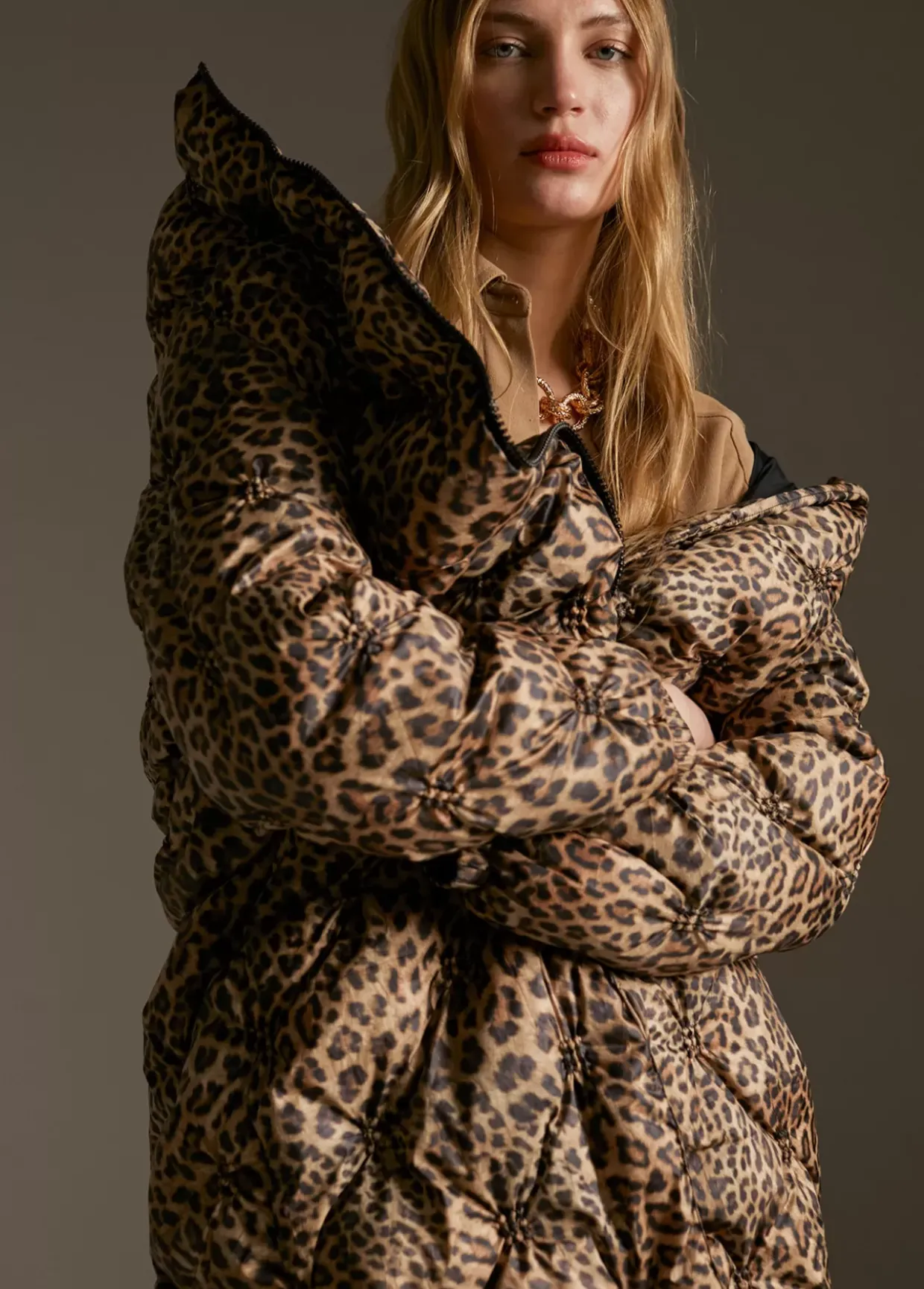 Abrigo acolchado forro contraste