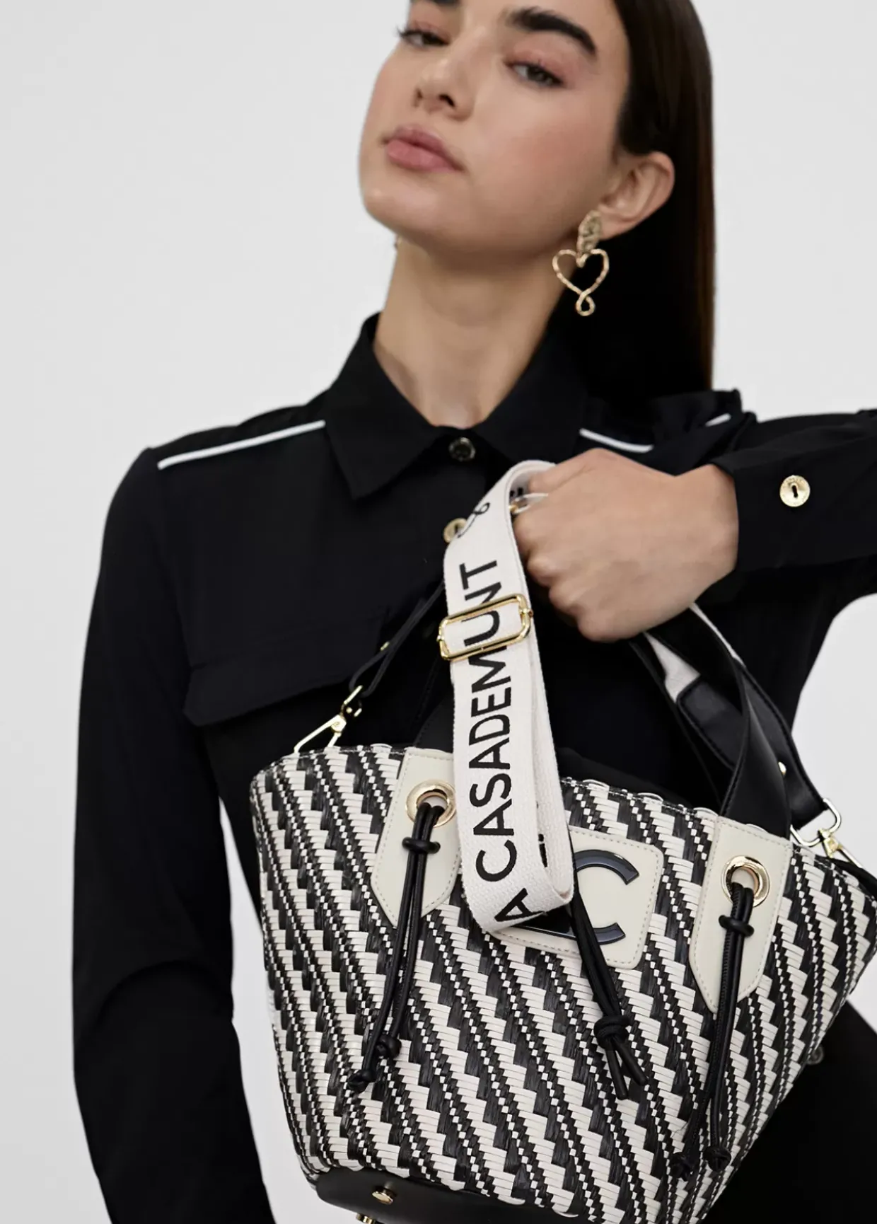 Bandolera tipo cesta efecto rafia