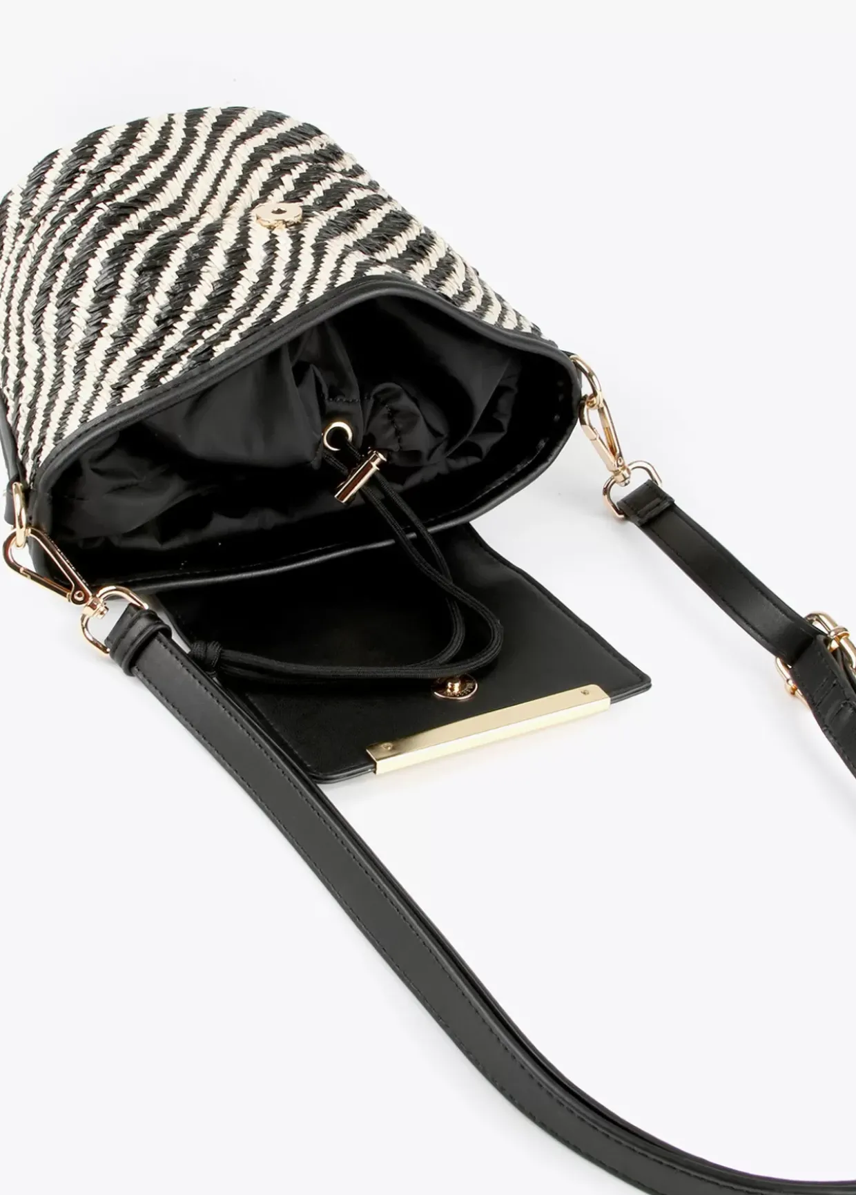 Bolsito bandolera tipo cesta