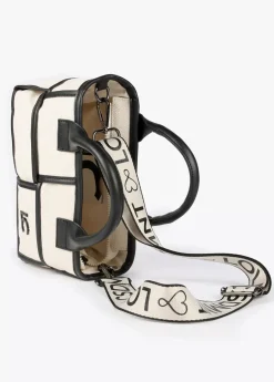 Bolso bandolera con detalles a contraste