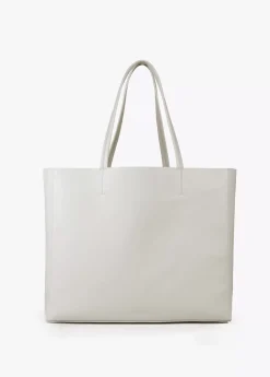 Bolso shopper con logo en relieve.