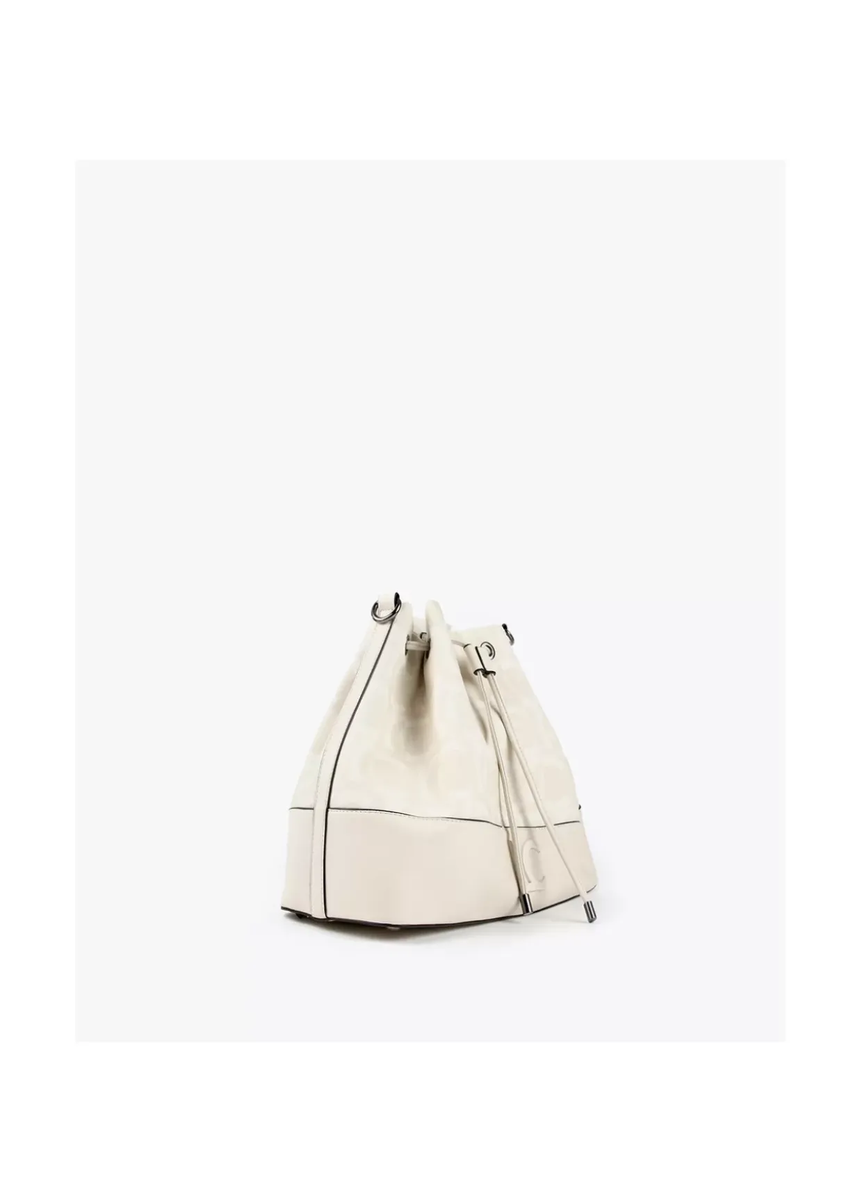 Bombonera color crudo.