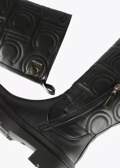 Bota alta logotipada |  COLECCIÓN LOLA | Lola Casademunt