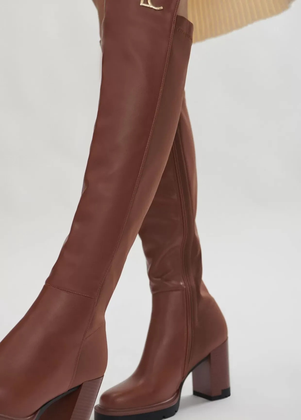 Bota mosquetera alta con tacón | Calzado | Lola Casademunt