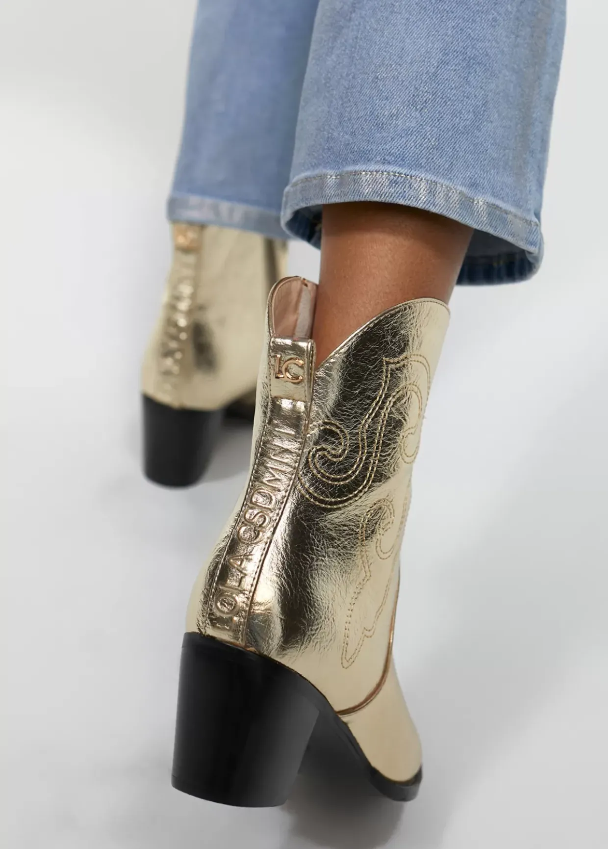 Botín estilo cowboy