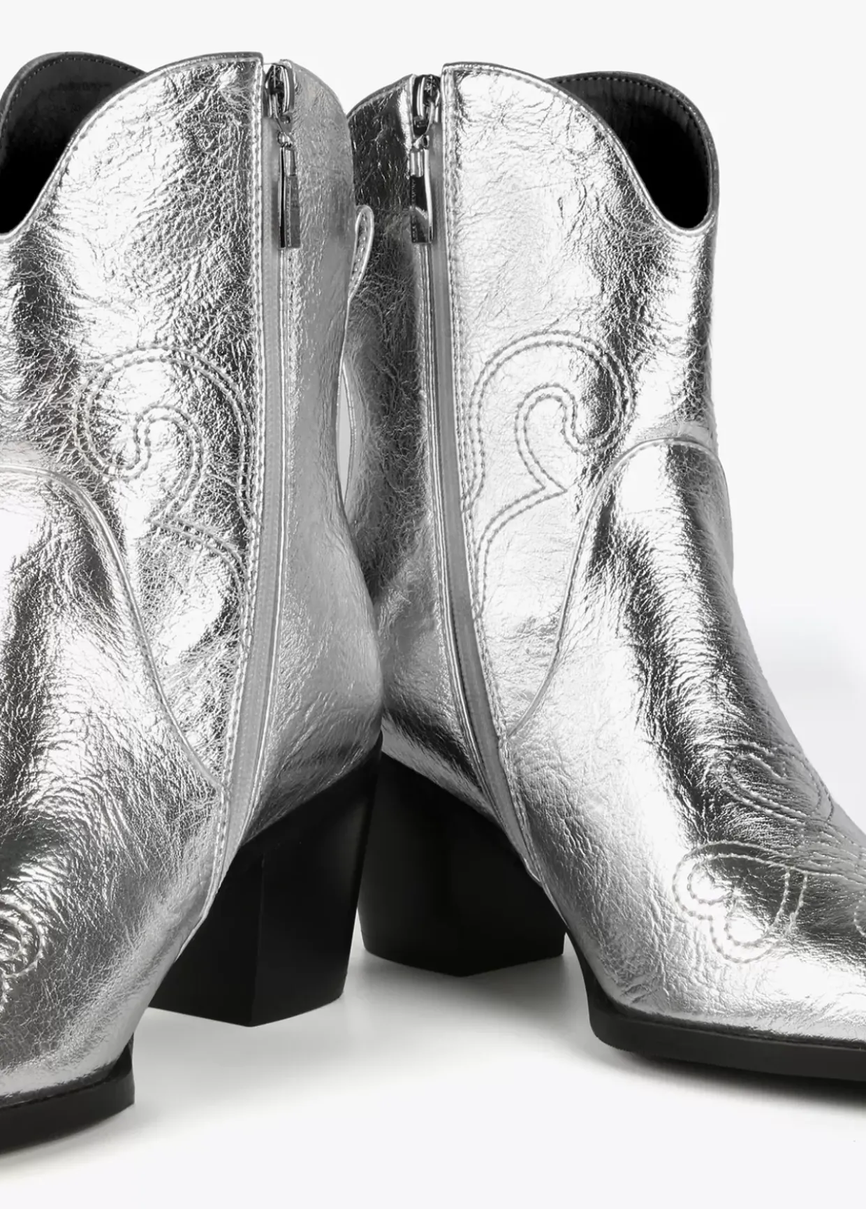 Botín estilo cowboy