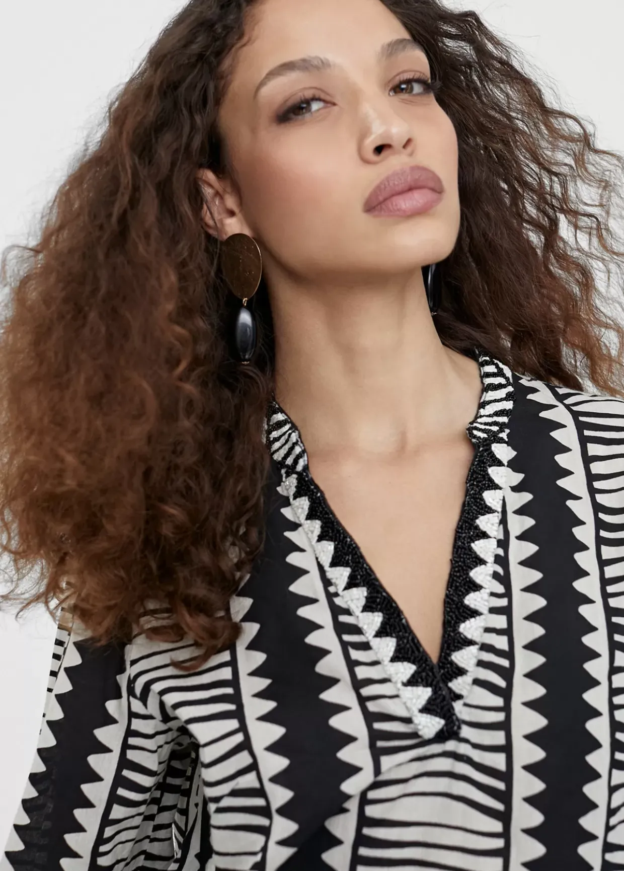 Caftán camisero estampado étnico