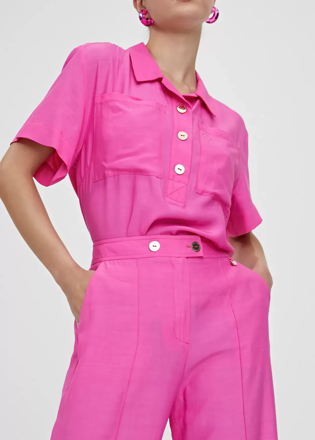 Camisa fluida con bolsillos