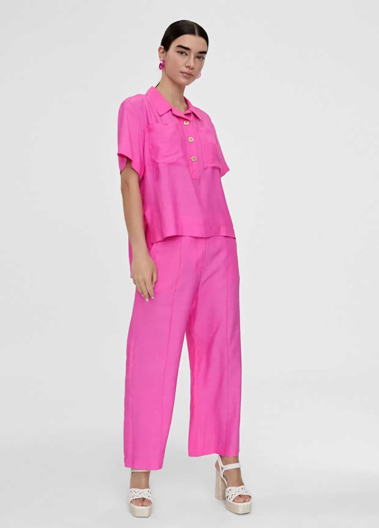 Camisa fluida con bolsillos