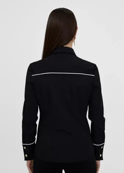 Camisa strech con vivo contraste