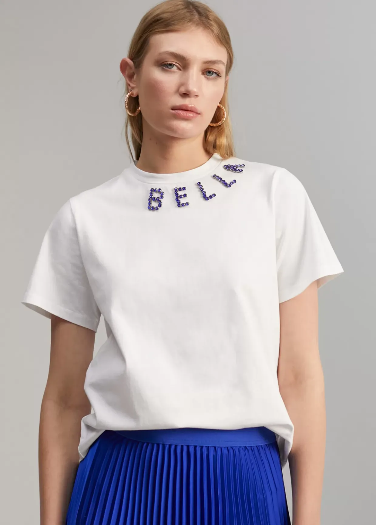 Camiseta detalle pedrería