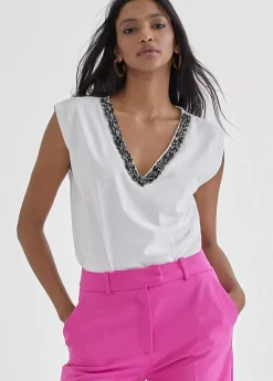 Camiseta escote joyas