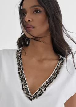 Camiseta escote joyas