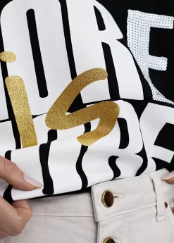 Camiseta more is more