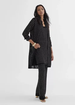 Chaqueta larga con piezas metálicas