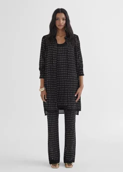 Chaqueta larga con piezas metálicas