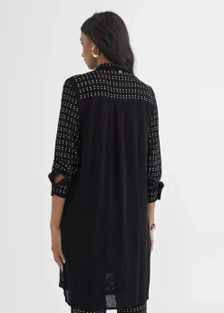 Chaqueta larga con piezas metálicas