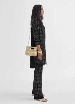 Chaqueta larga con piezas metálicas