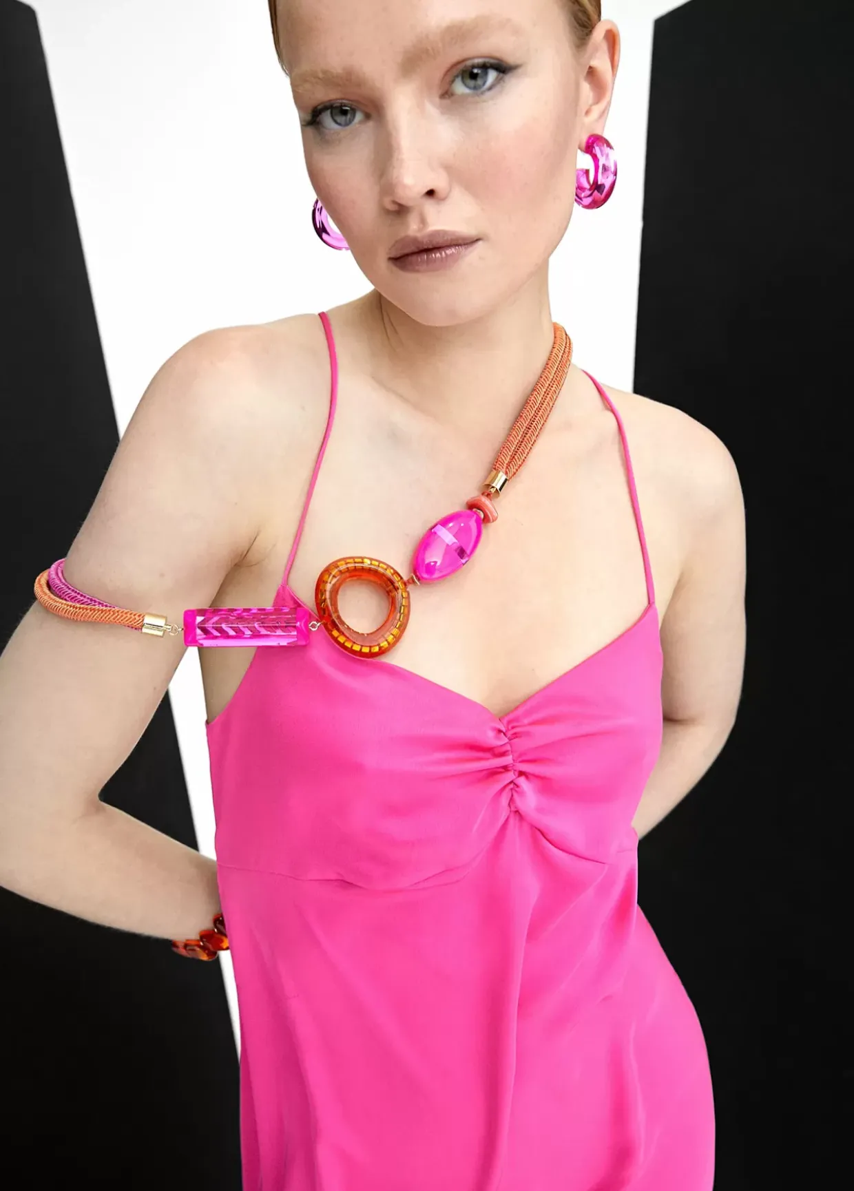 Collar cordón y abalorios