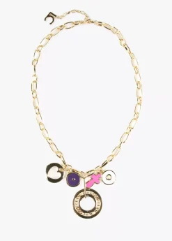 Collar dorado con charms