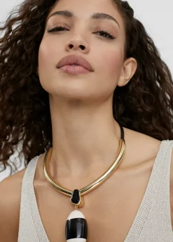 Collar gargantilla blanco y negro