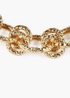 Collar gargantilla dorada con textura