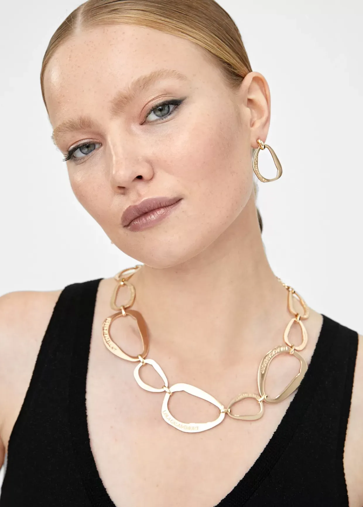 Collar gargantilla dorada