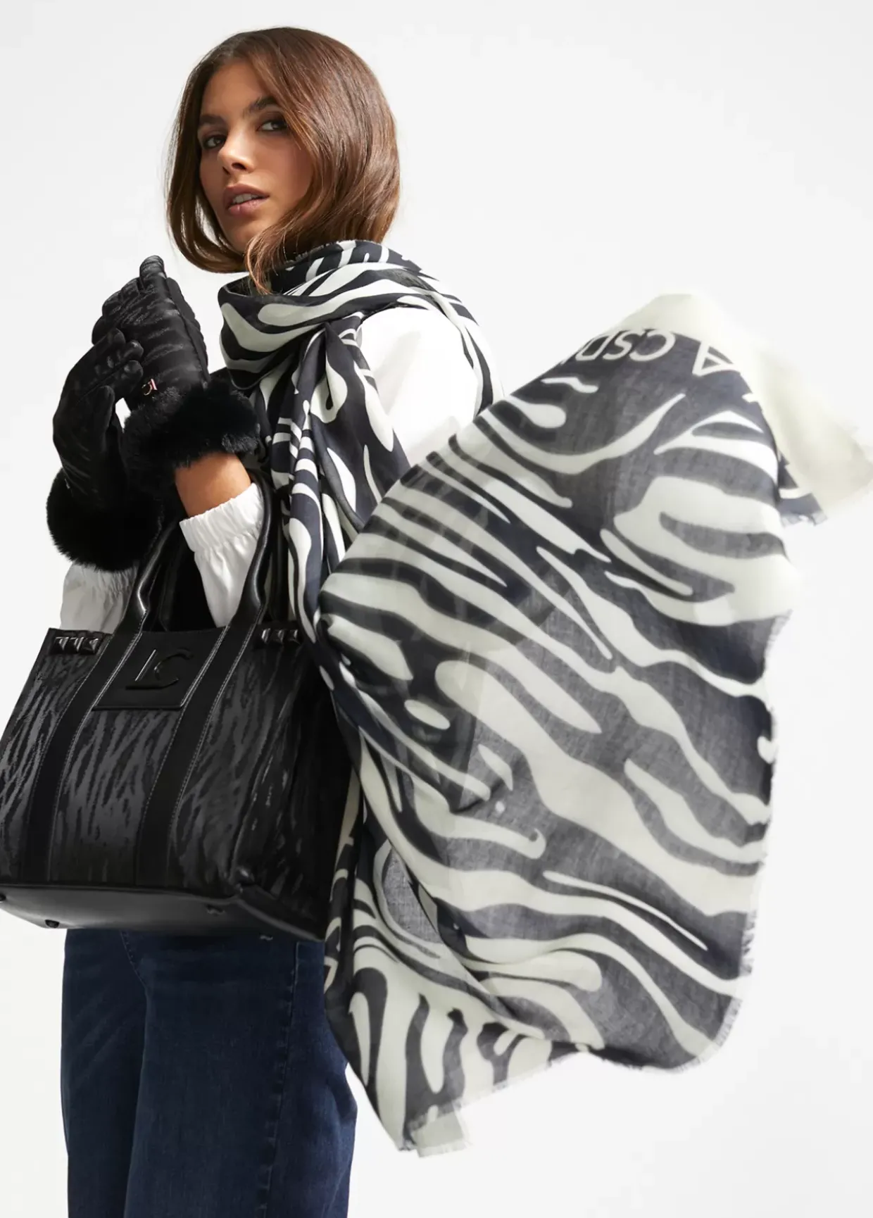 Fular logo y estampado zebra