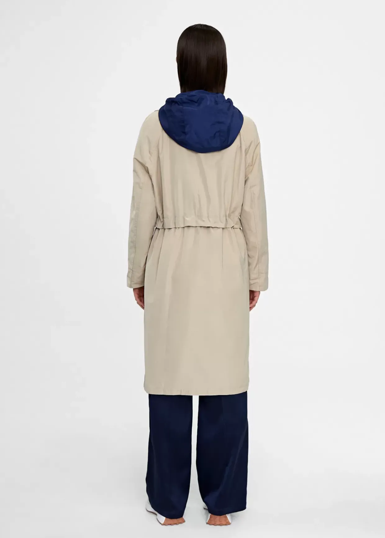 Gabardina con capucha