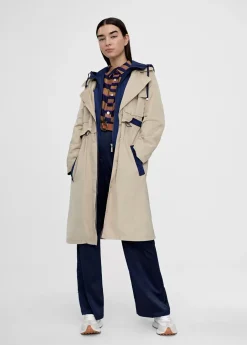 Gabardina con capucha