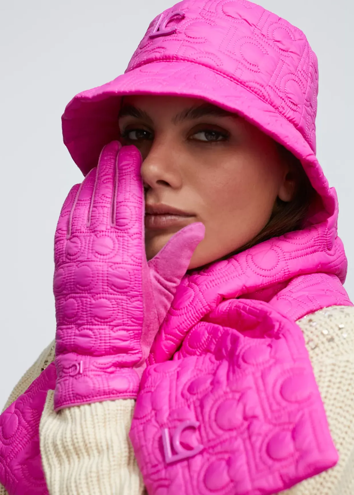 Gorro tipo bucket acolchado