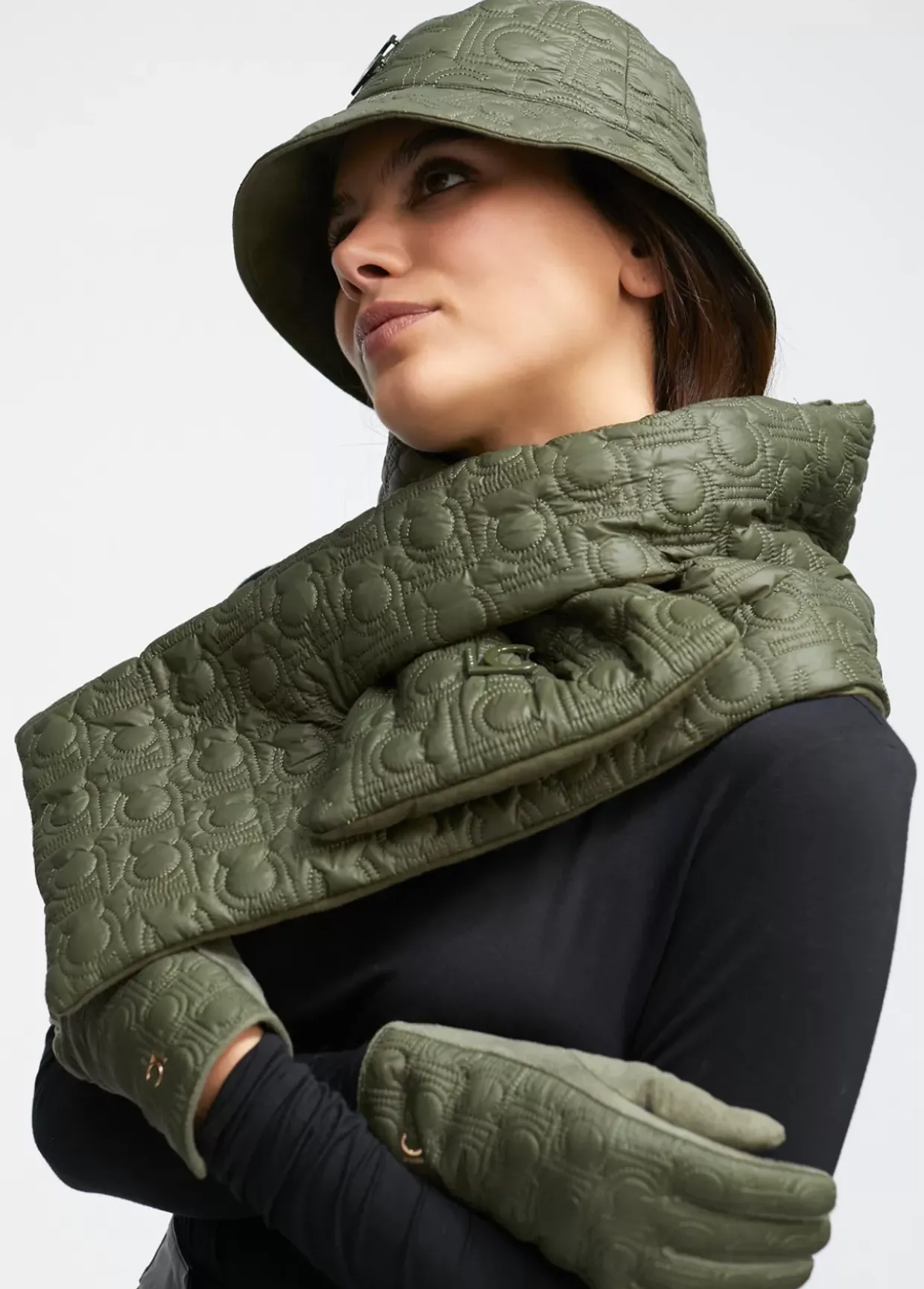 Gorro tipo bucket acolchado