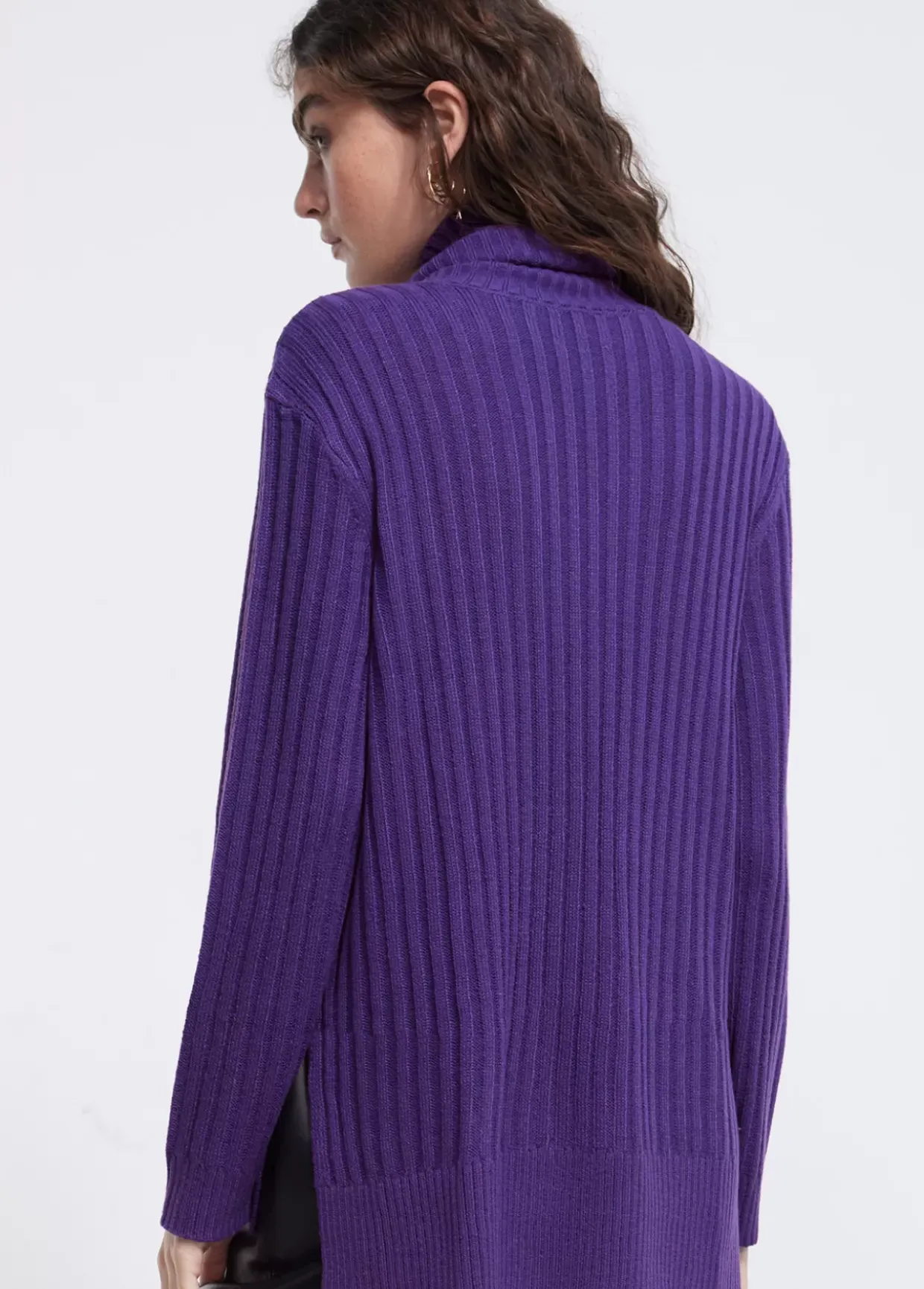 Jersey cuello alto con tachas