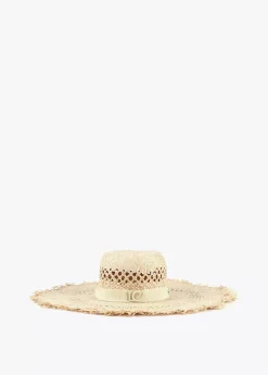 Pamela con flecos y logo