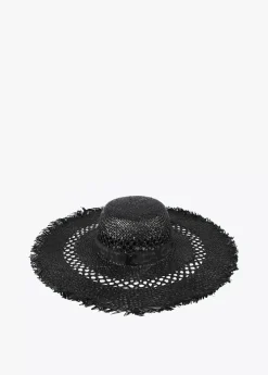 Pamela con flecos y logo