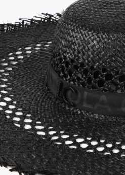 Pamela con flecos y logo