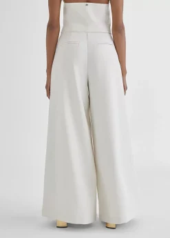 Pantalón ancho y fluído