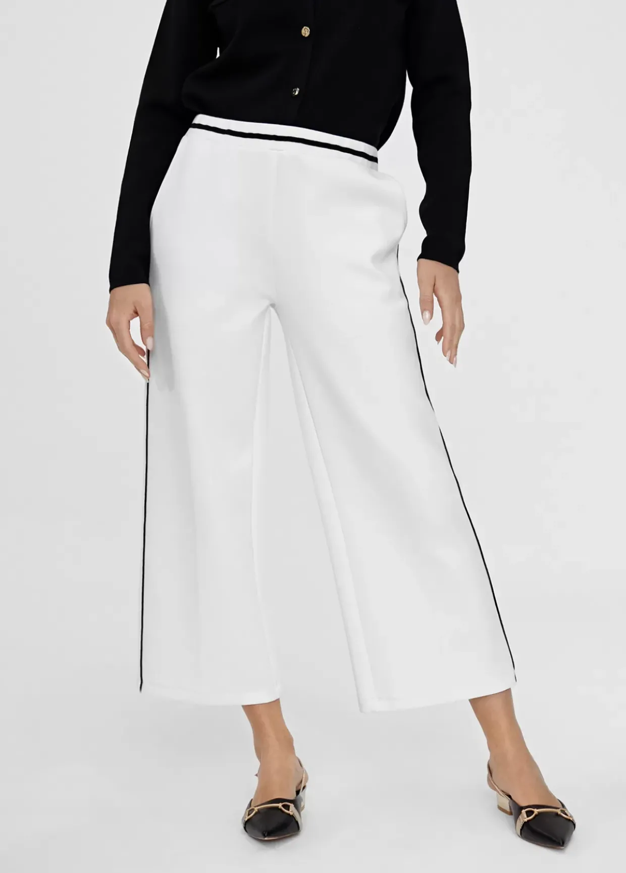 Pantalón blanco con vivo