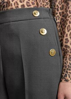 Pantalón detalle botones