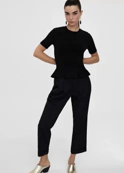 Pantalón recto detalle botón