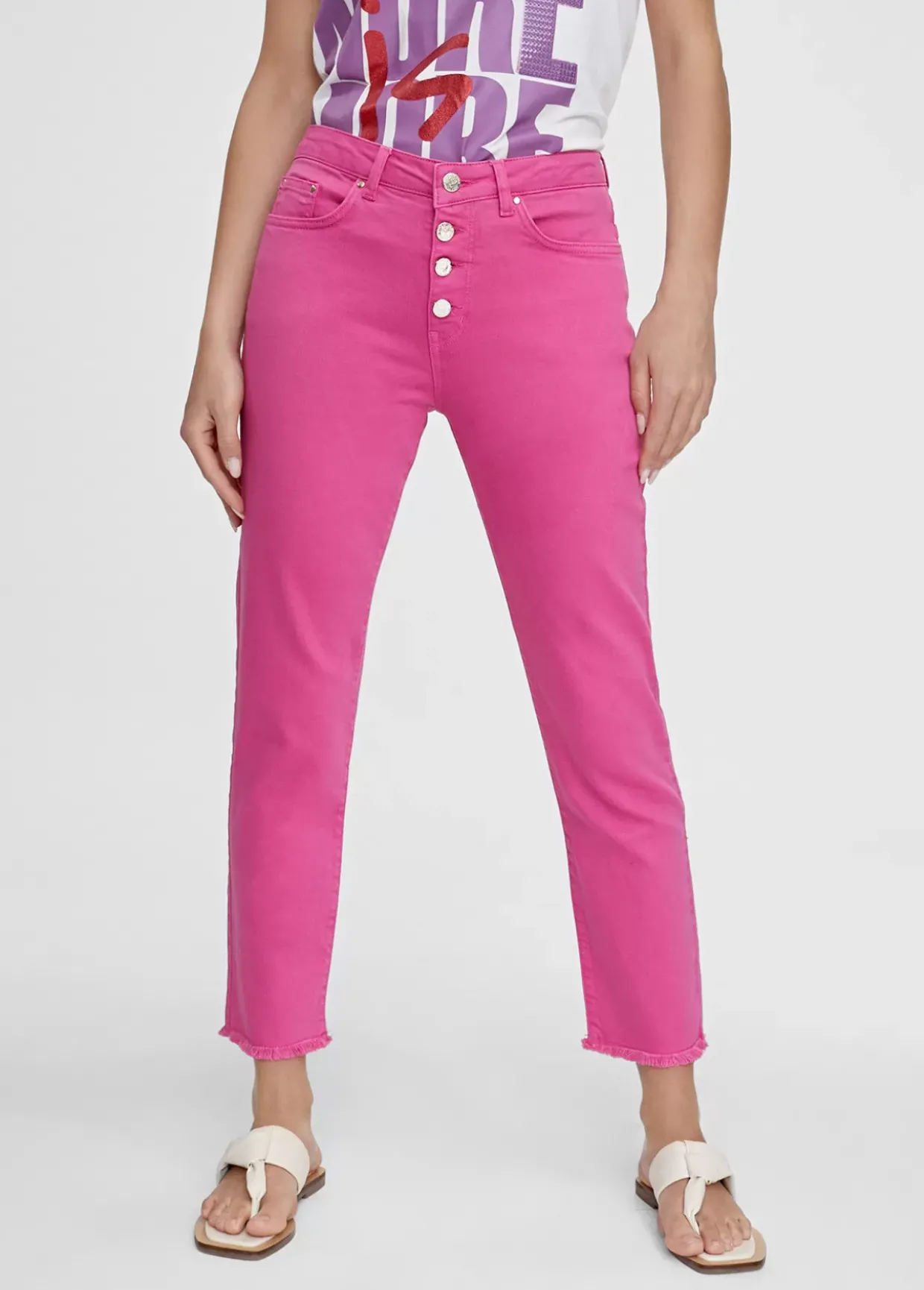 Pantalón tejano con botones