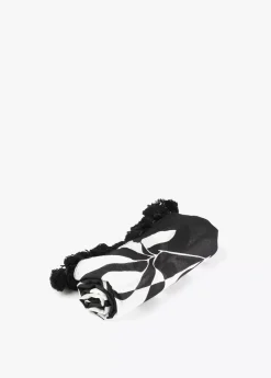 Pareo blanco y negro.