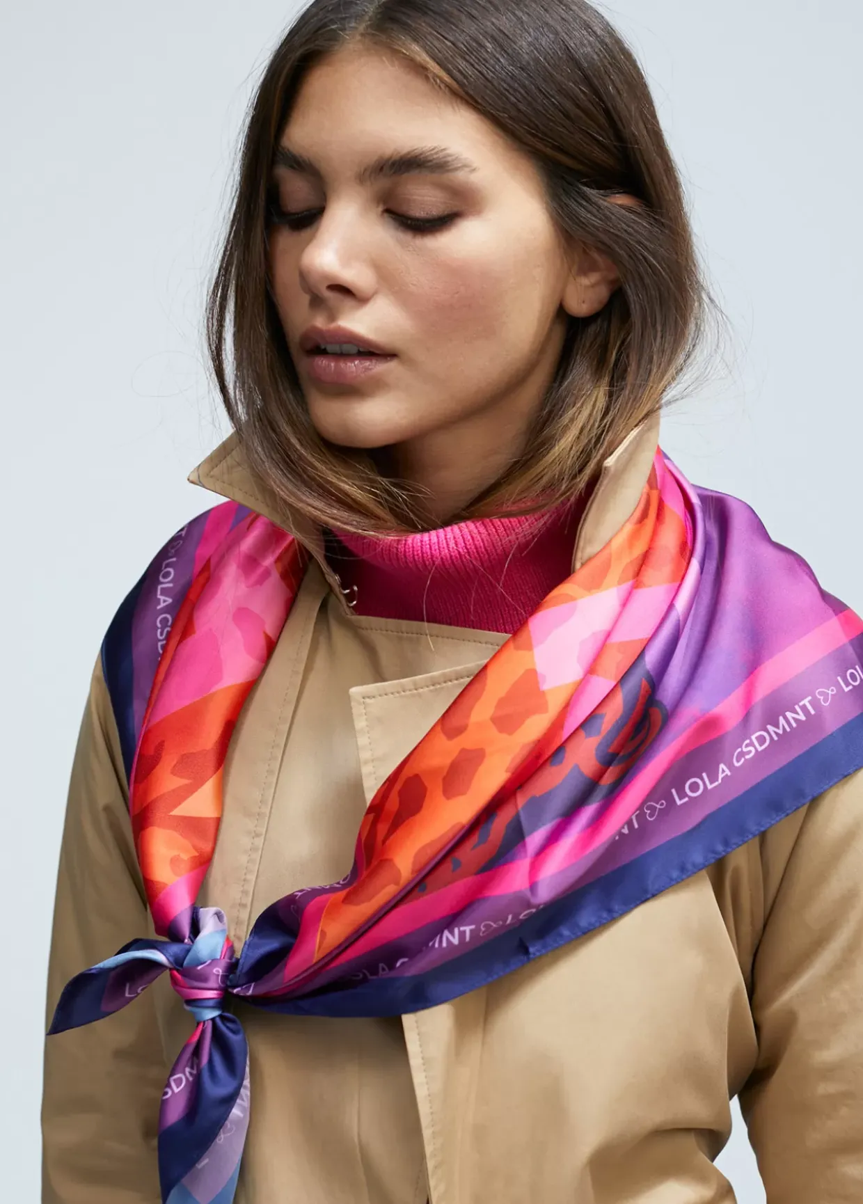 Pañuelo leopardo y logo