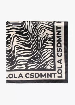 Pañuelo satinado animal y corazones