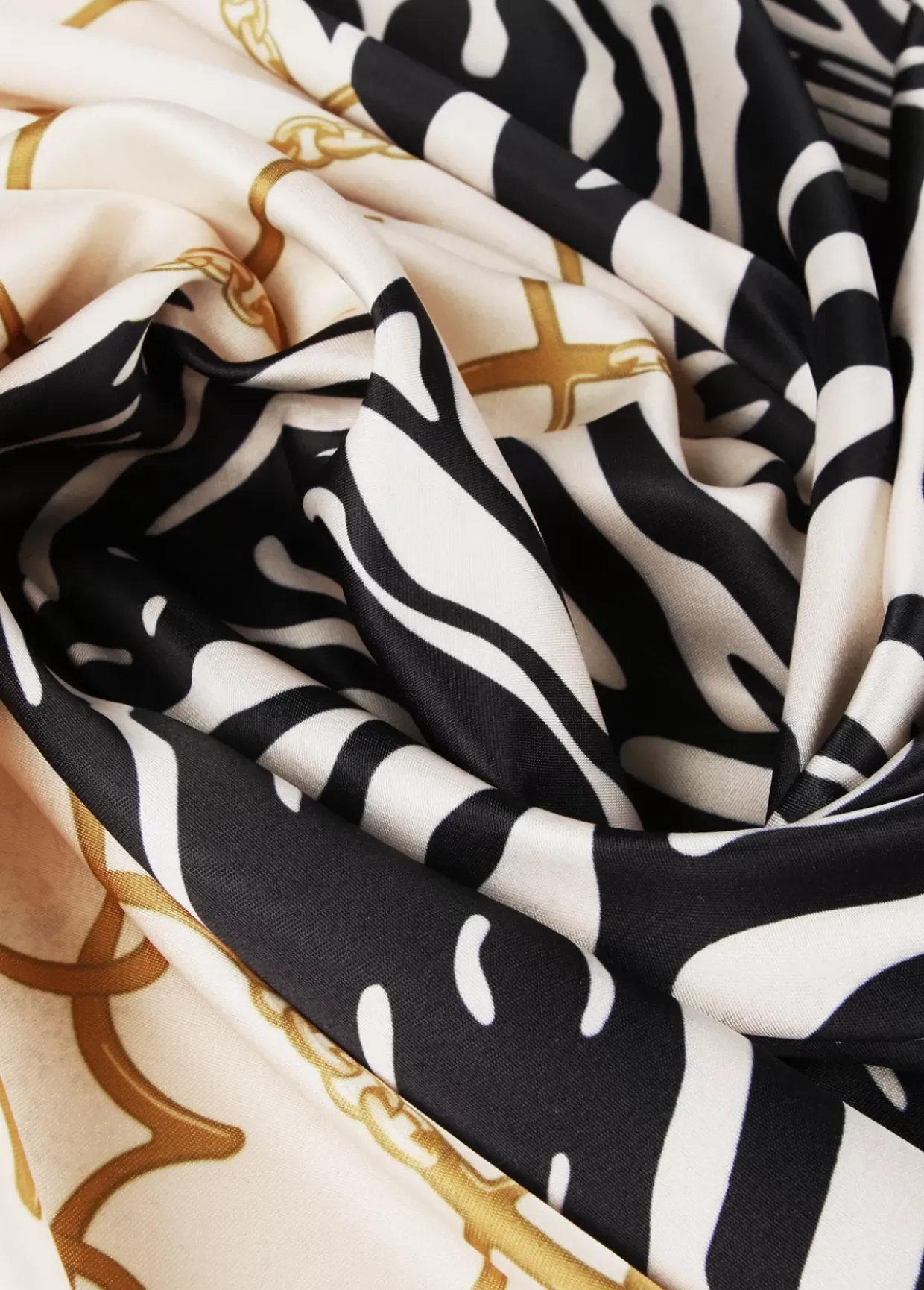 Pañuelo satinado animal y corazones