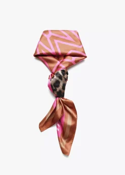 Pañuelo satinado estampado