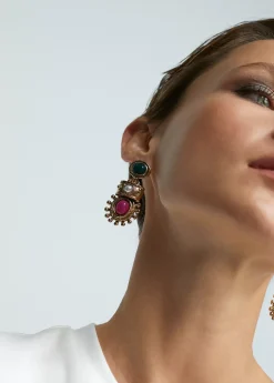 Pendientes dorados con piedras