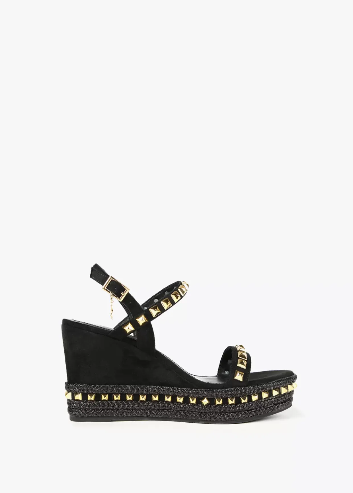 Sandalia de cuña negra y tachas