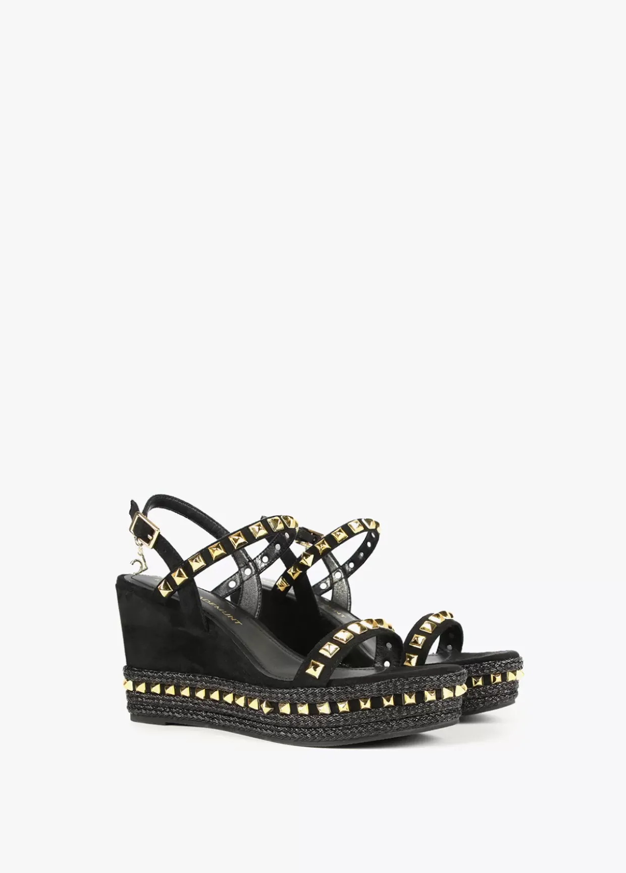 Sandalia de cuña negra y tachas