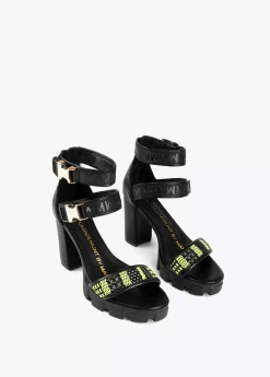 Sandalia de tacón tipo cangrejera